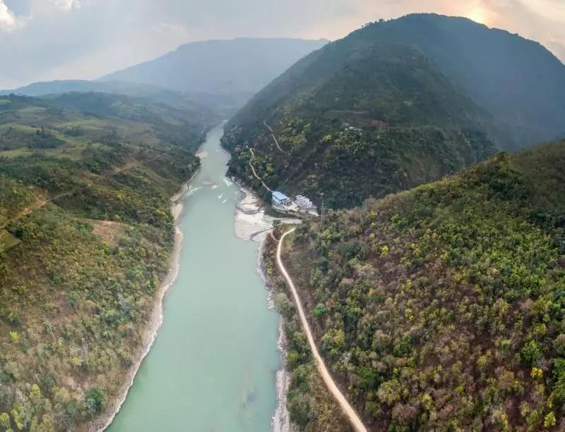 怒江傳媒公司 怒江峽谷，從眼前的茍且到詩和遠(yuǎn)方